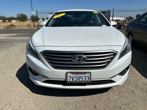 Used 2017 Hyundai Sonata SE image 2