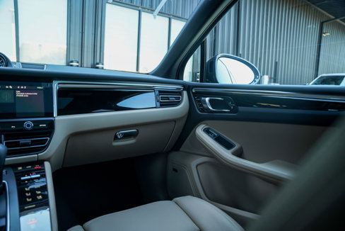 Certified 2025 Porsche Macan image 26