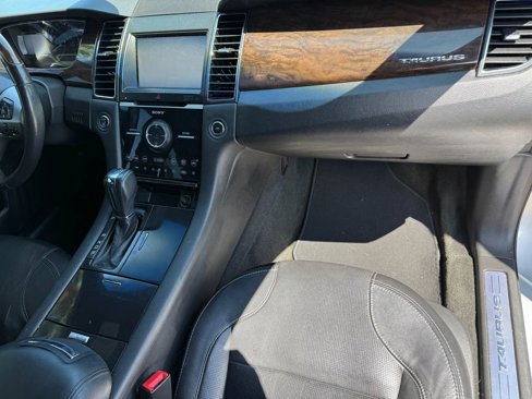 Used 2013 Ford Taurus Limited image 21