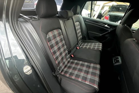 Used 2015 Volkswagen Golf S image 25
