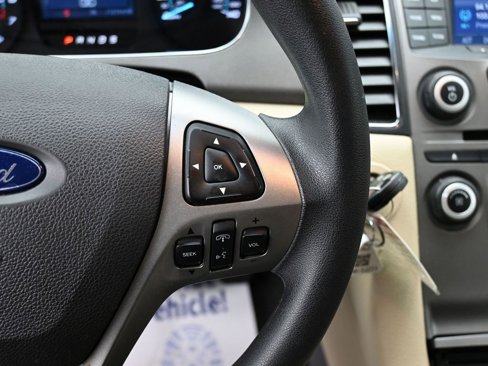 Used 2017 Ford Taurus SE image 17