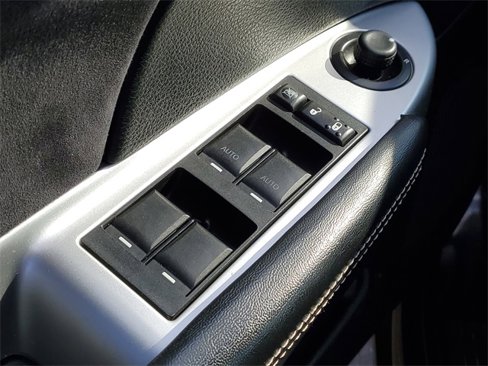 Used 2013 Chrysler 200 S image 9