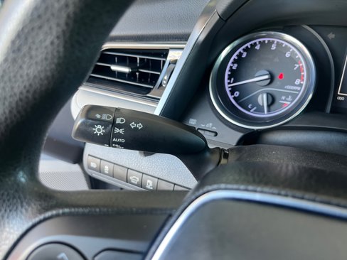 Used 2020 Toyota Camry LE image 12