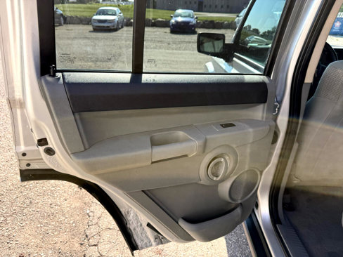 Used 2006 Jeep Commander 4WD image 18