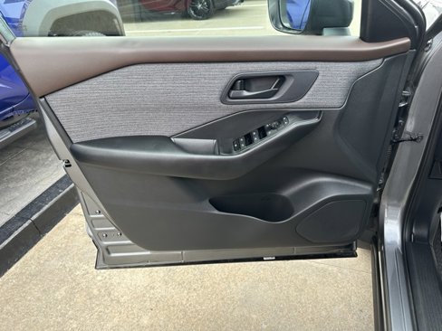 Used 2023 Nissan Rogue S image 13
