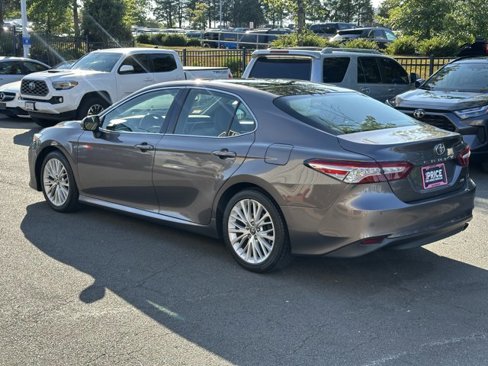 Used 2018 Toyota Camry XLE image 7