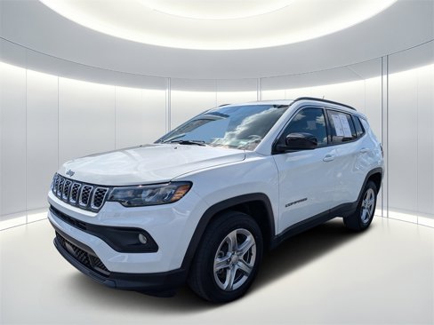 Used 2024 Jeep Compass Latitude image 7