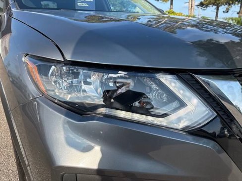 Used 2018 Nissan Rogue SV image 43