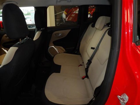 Used 2015 Jeep Renegade Latitude w/ Popular Equipment Group image 22