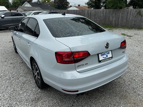 Used 2017 Volkswagen Jetta SE image 4