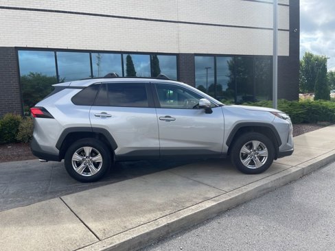 Used 2022 Toyota RAV4 XLE image 2