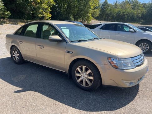 Used 2008 Ford Taurus SEL image 2