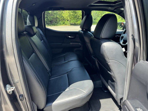 Used 2019 Toyota Tacoma TRD Sport image 14