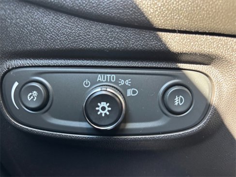Used 2021 Chevrolet Equinox LT image 17