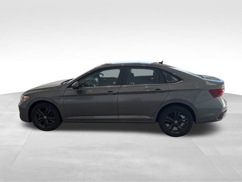 Used 2023 Volkswagen Jetta SE w/ Panoramic Sunroof Package image 2