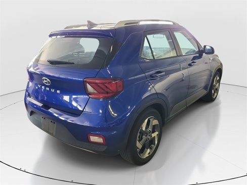 Used 2022 Hyundai Venue Limited image 3