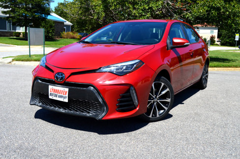 Used 2018 Toyota Corolla SE w/ SE Premium Package image 3
