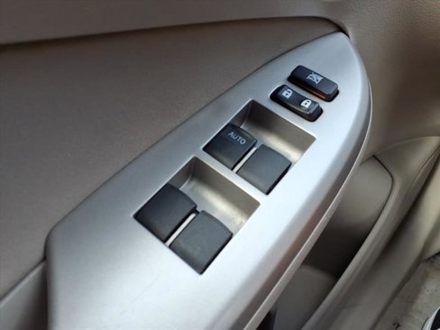 Used 2013 Toyota Corolla LE image 17