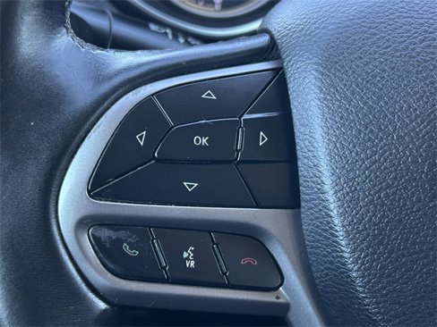 Used 2019 Jeep Cherokee Limited w/ Luxury Group image 23