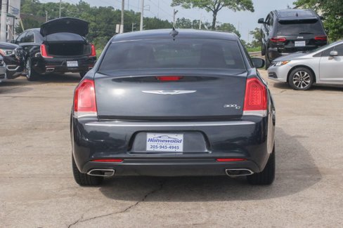 Used 2017 Chrysler 300 C Platinum image 6