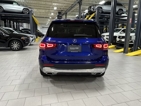 Certified 2022 Mercedes-Benz GLB 250 4MATIC image 4
