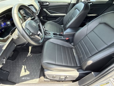 Used 2023 Volkswagen Jetta SE image 16