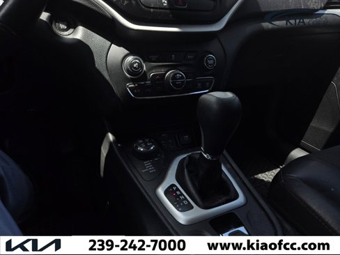 Used 2018 Jeep Cherokee Trailhawk image 23