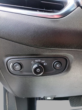 Used 2021 Chevrolet Equinox LT w/ Driver Convenience Package image 18
