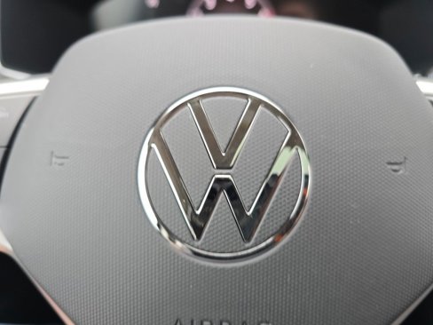 New 2025 Volkswagen Taos SE image 39