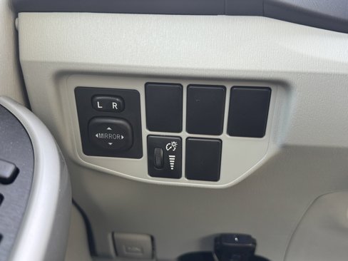 Used 2015 Toyota Prius Three image 34