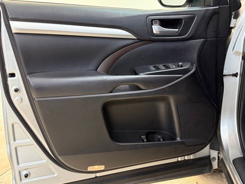 Used 2018 Toyota Highlander XLE image 13