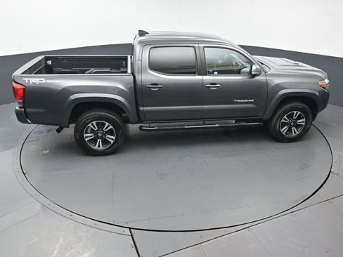 Certified 2017 Toyota Tacoma TRD Sport image 46