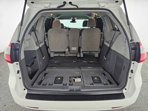Used 2020 Toyota Sienna LE image 16