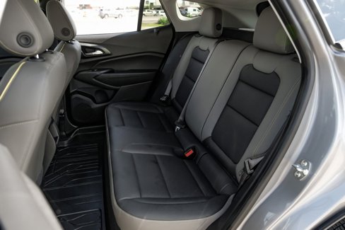 Used 2024 Chevrolet Trax ACTIV w/ Sunroof Package image 38
