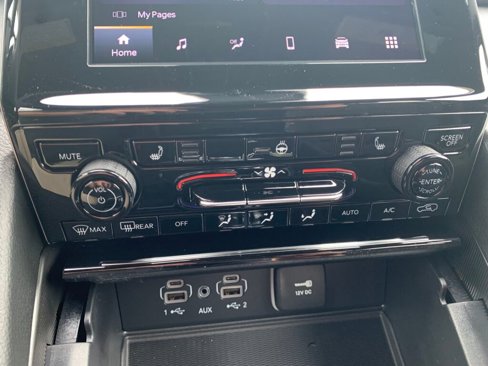 New 2025 Jeep Grand Cherokee Laredo X w/ Luxury Tech Group I image 21
