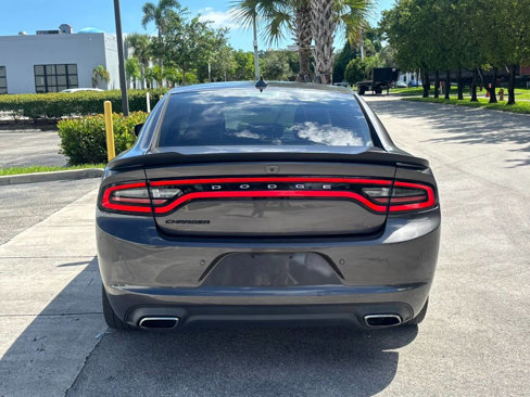 Used 2017 Dodge Charger SXT w/ Blacktop Package image 5
