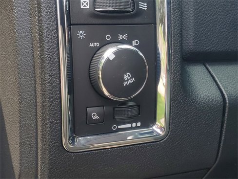 Used 2016 RAM 1500 Laramie w/ Convenience Group image 14