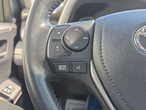 Used 2018 Toyota RAV4 LE image 20