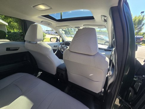 Used 2022 Toyota Corolla Cross LE image 16