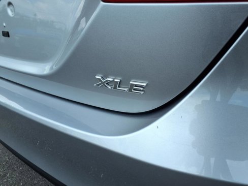 Used 2019 Toyota Camry XLE image 17