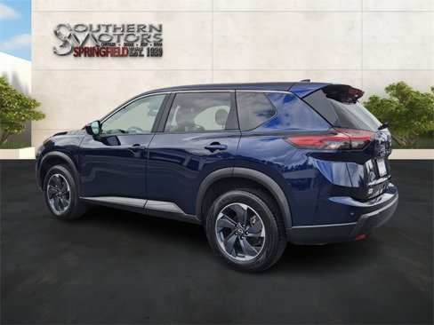 Used 2024 Nissan Rogue SV image 3