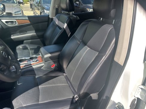 Used 2020 Nissan Pathfinder Platinum image 18