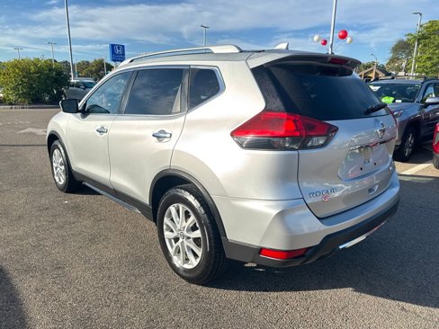 Used 2018 Nissan Rogue SV image 5