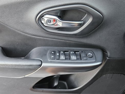 Used 2019 Jeep Cherokee Latitude Plus w/ Cold Weather Group image 41