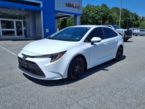 Used 2025 Toyota Corolla LE image 8