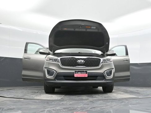 Used 2018 Kia Sorento LX image 48