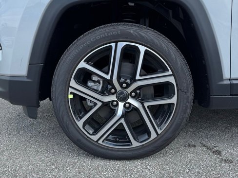 New 2025 Jeep Compass Limited image 9