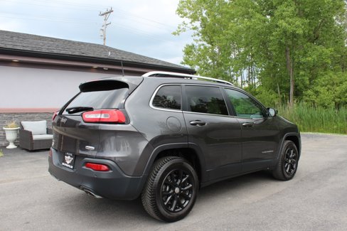 Used 2016 Jeep Cherokee Latitude w/ Comfort/Convenience Group image 4