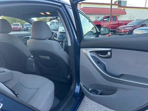 Used 2014 Hyundai Elantra SE image 15