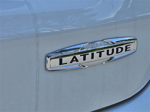 New 2025 Jeep Compass Latitude image 10